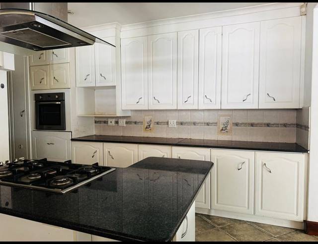 6 BEDROOM HOUSE FOR SALE IN MENLYN